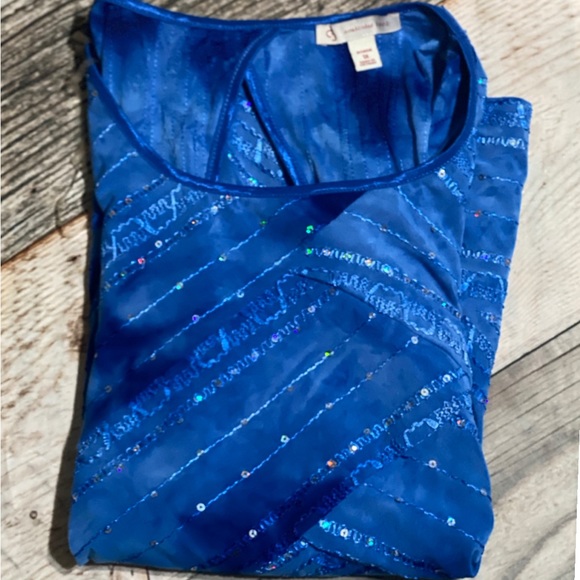 WOMENS TOP BLUE / SEQUINS 
By 3 ESTABLISHED 1962 
SIZE XL 

COLR 
BLUE - Picture 3 of 12